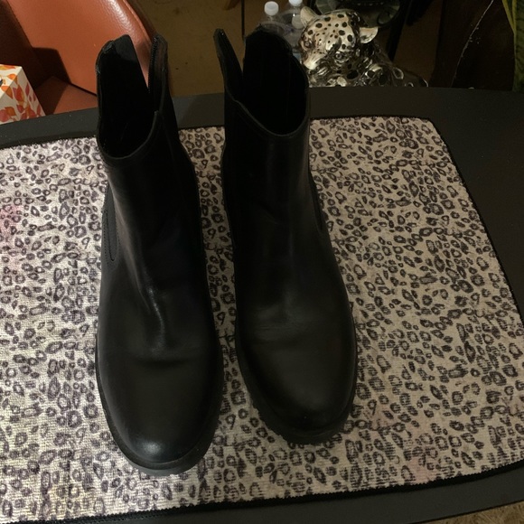 Shoes - Picture 2 of 4